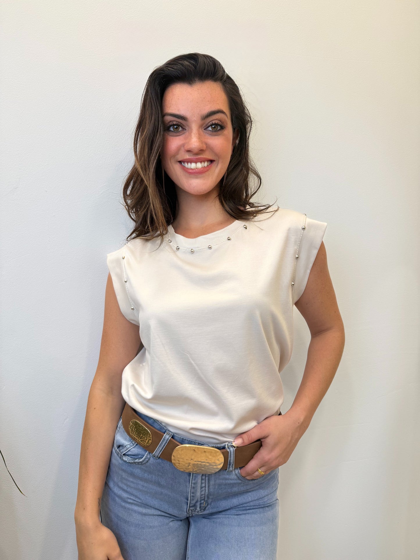 Camiseta Básica Tachas Beige