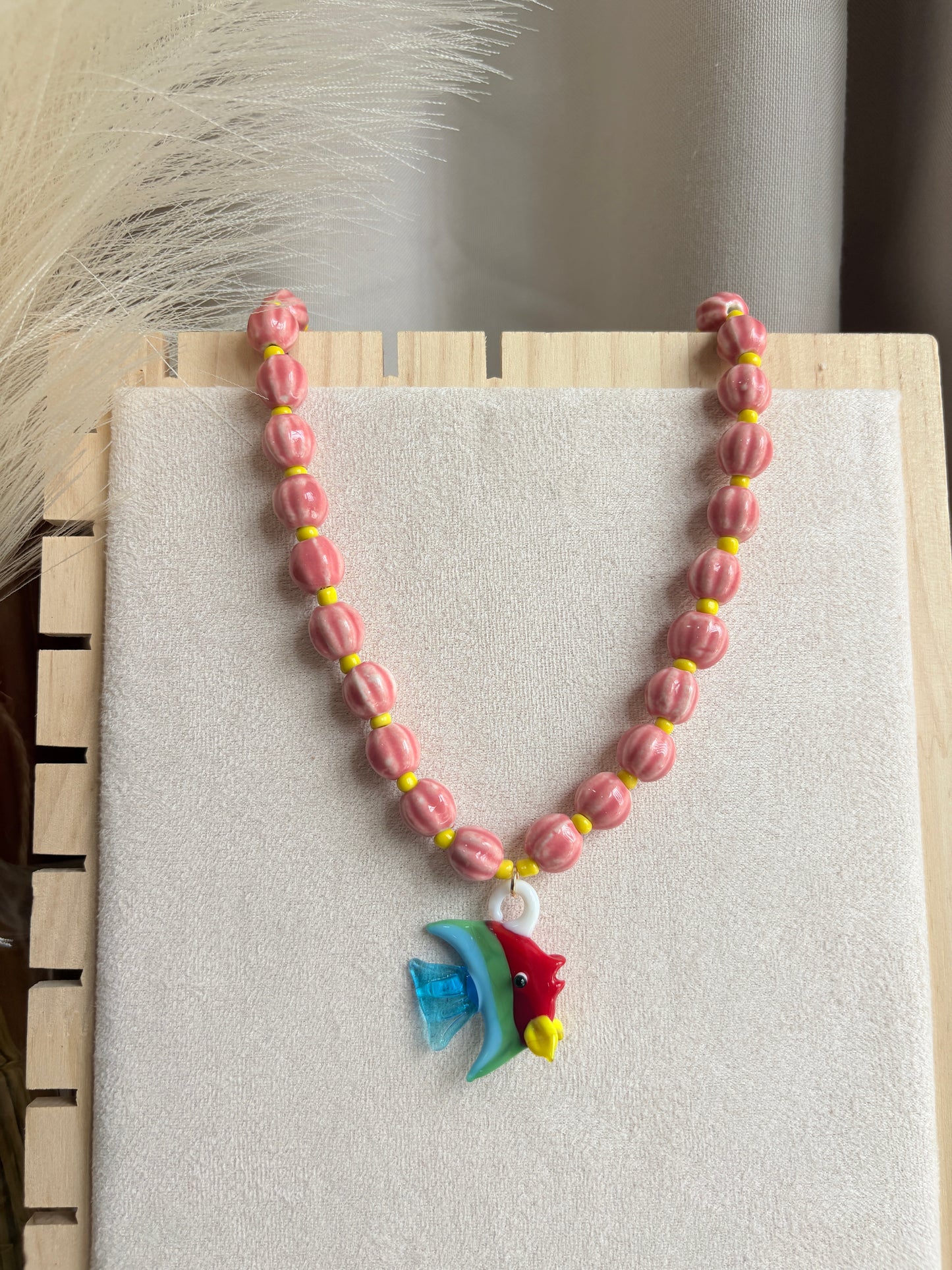 Collar Cerámica Pez Rosa