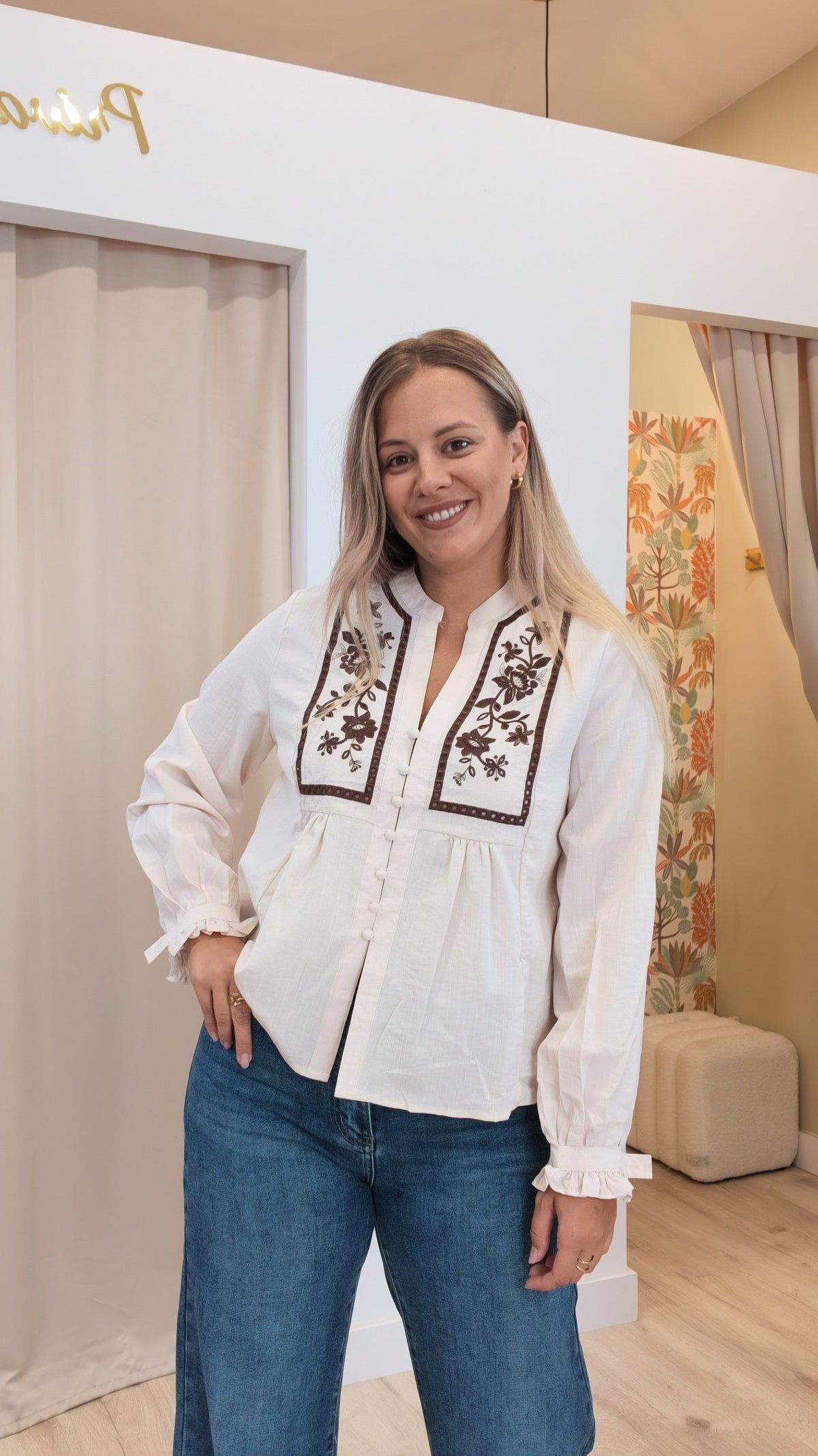 Blusa Detalle Bordado Marrón