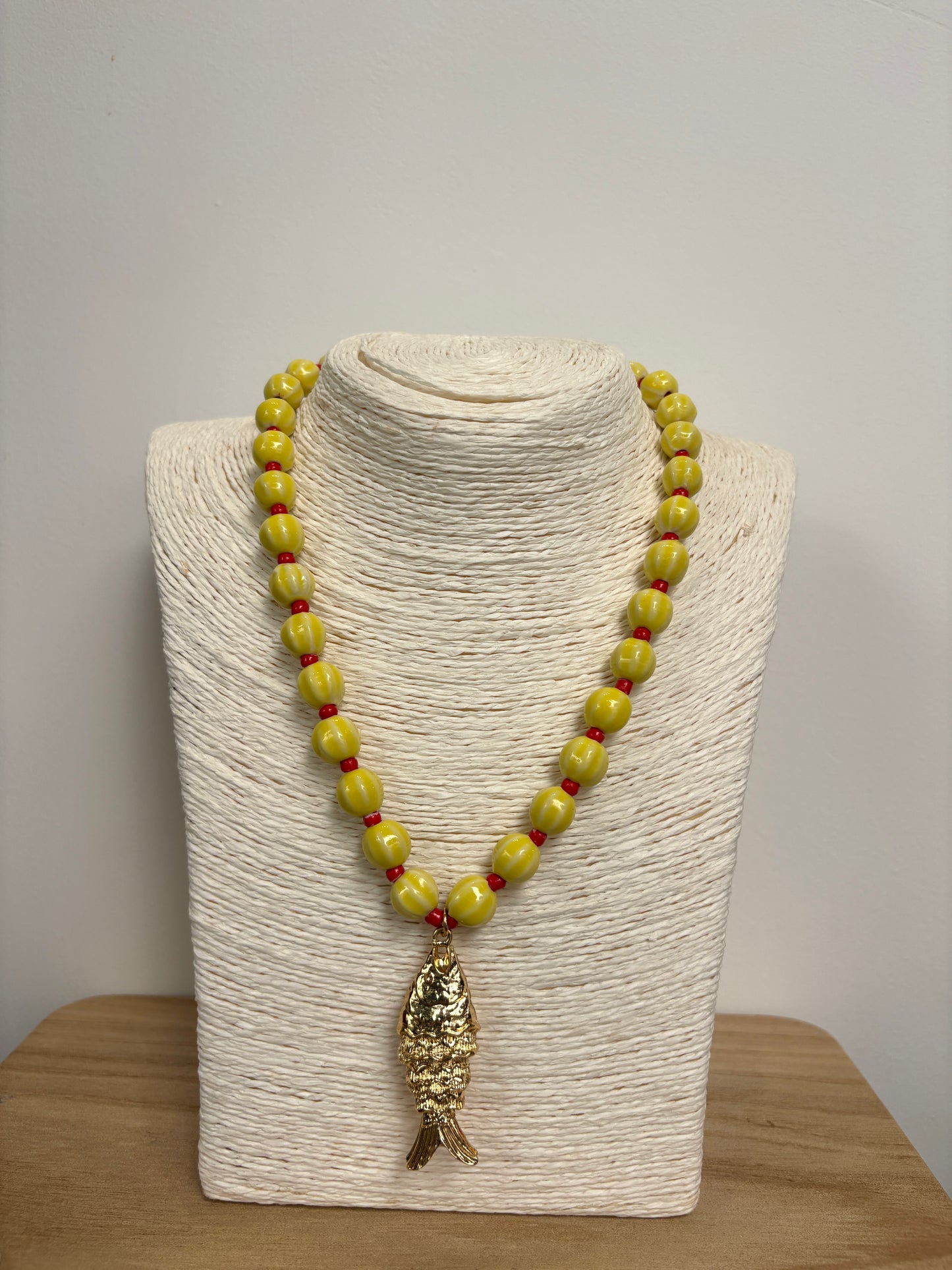 Collar de Cerámica Amarillo Pez