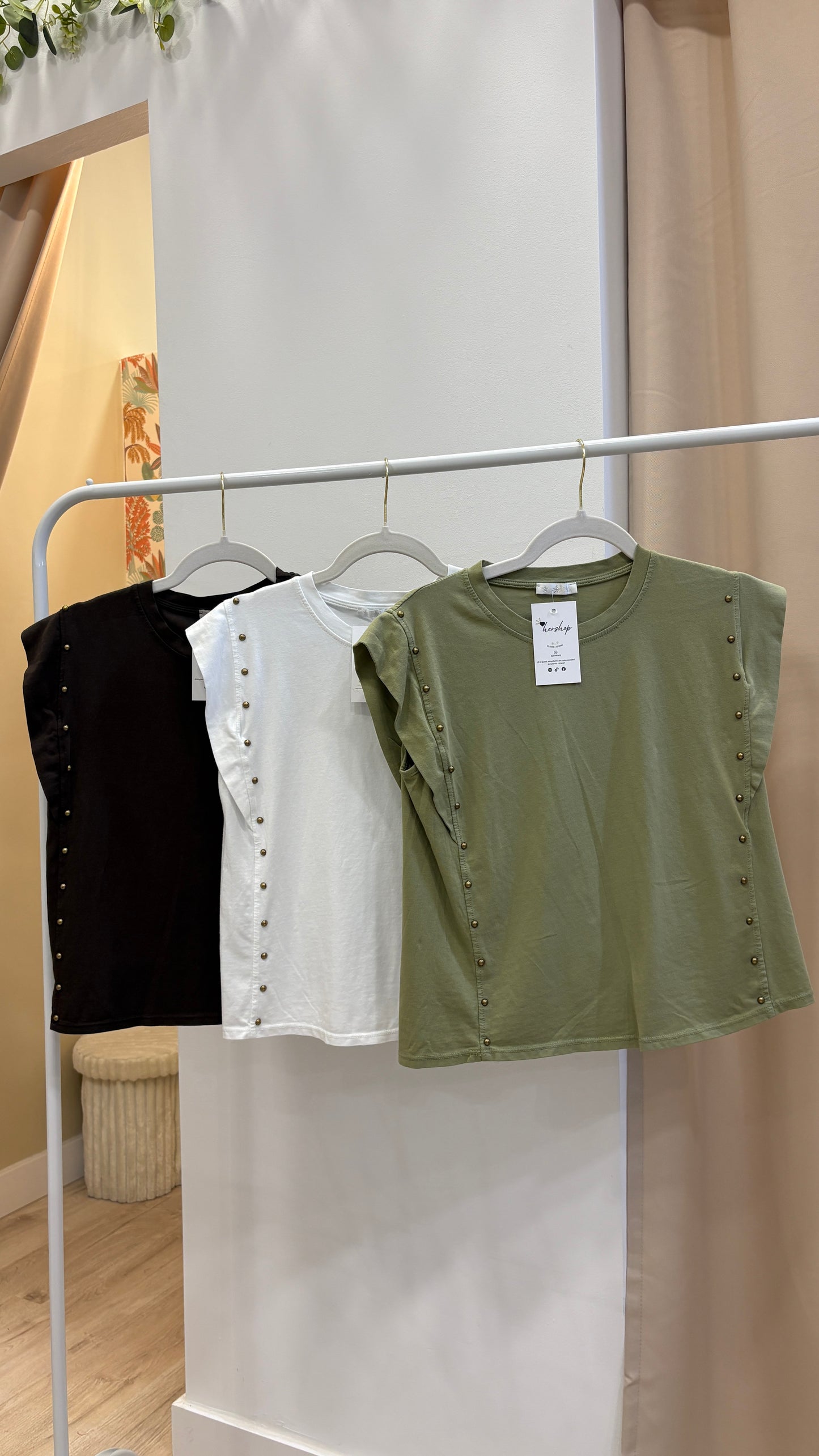 Camiseta Tachas Variedad de Colores