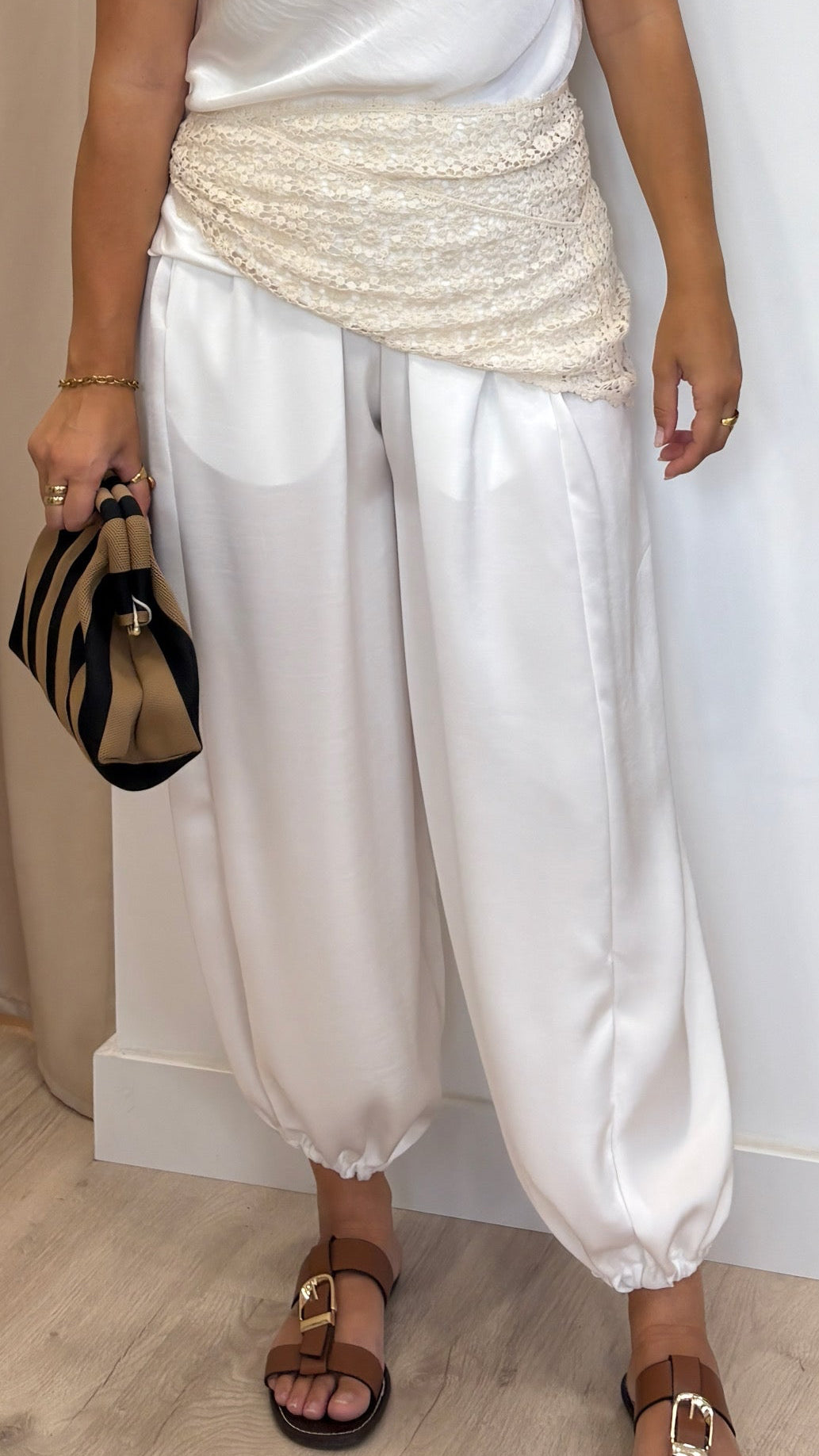 Pantalón Raso Globo en tono Blanco